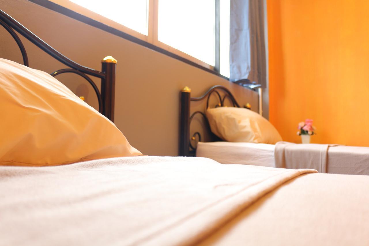 Ama Phuket Hostel Bagian luar foto