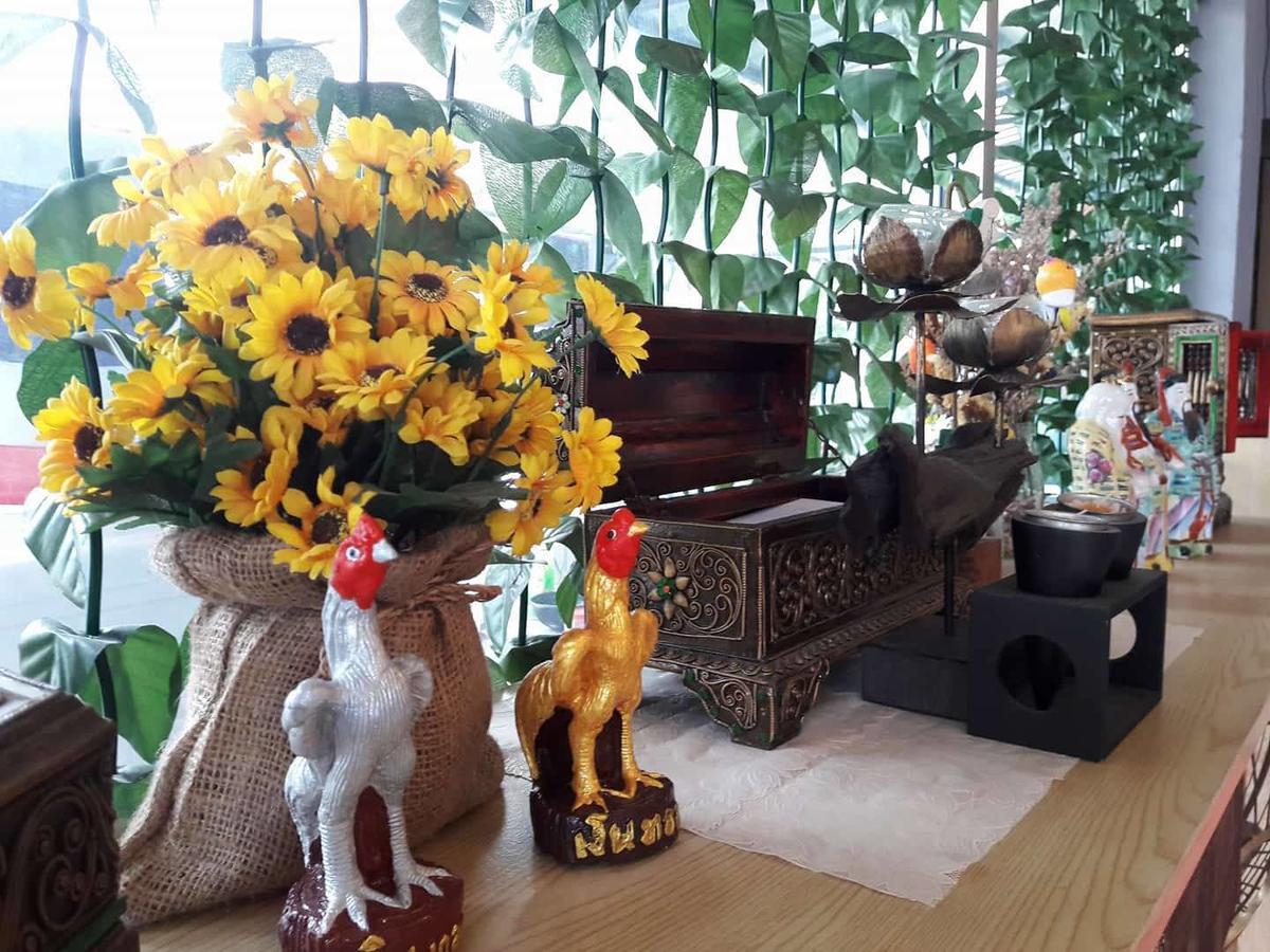 Ama Phuket Hostel Bagian luar foto